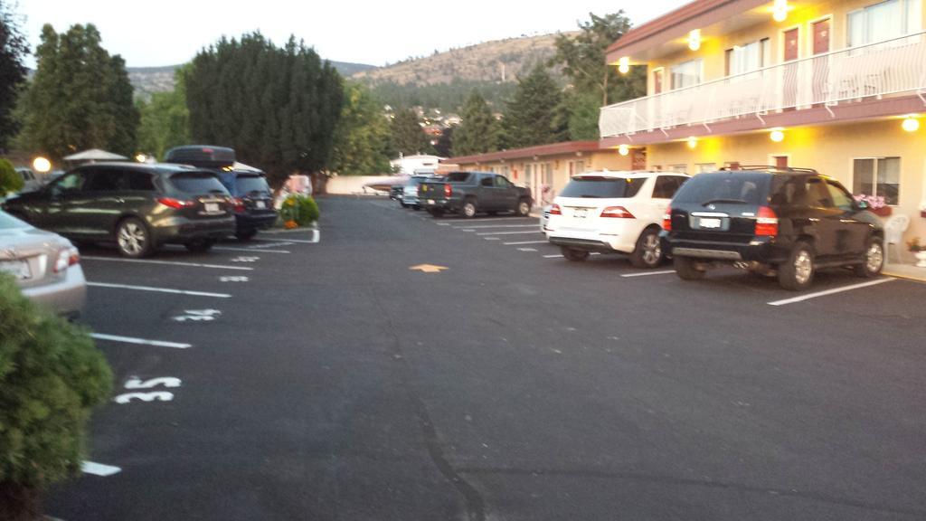 Swiss Sunset Inn Penticton Eksteriør billede